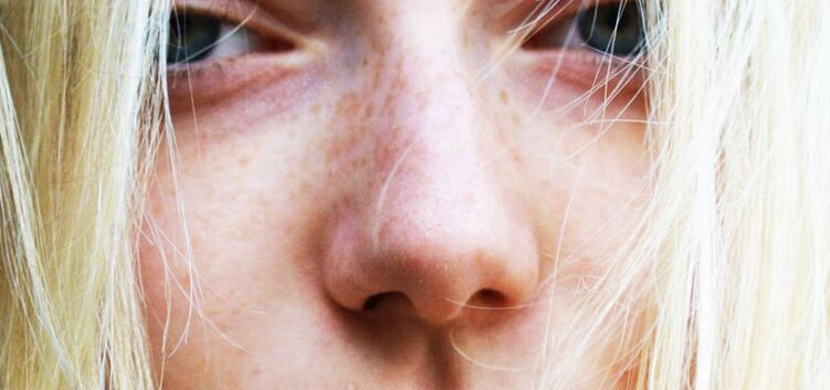 Le nez d'une femme