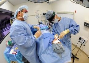 Chirurgie pour corriger la cloison nasale dans une clinique israélienne